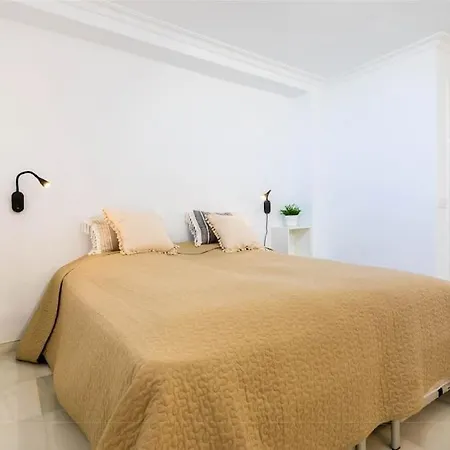 Modern 5 Bedroom Villa, Private Pool, Mijas Golf וילה