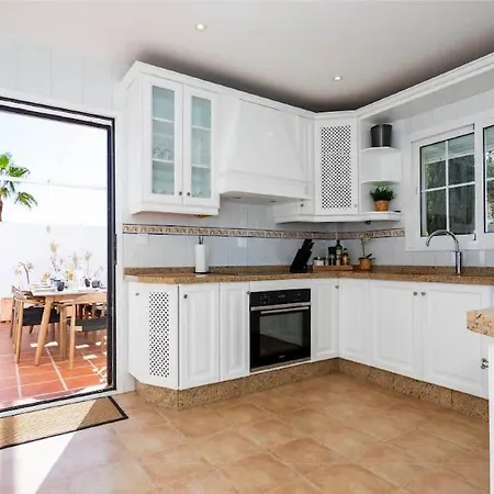 Modern 5 Bedroom Villa, Private Pool, Mijas Golf וילה Santa Fe de los Boliches
