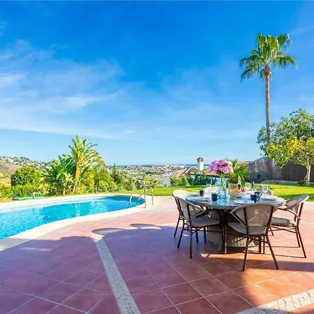 Modern 5 Bedroom Villa, Private Pool, Mijas Golf וילה